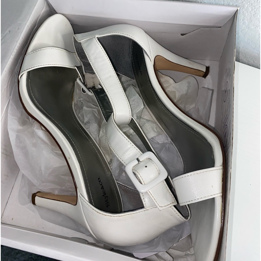 White pumps sandals 3 in heel